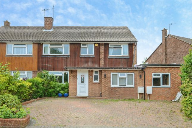 5 bed property, in Farm Way, £725,000