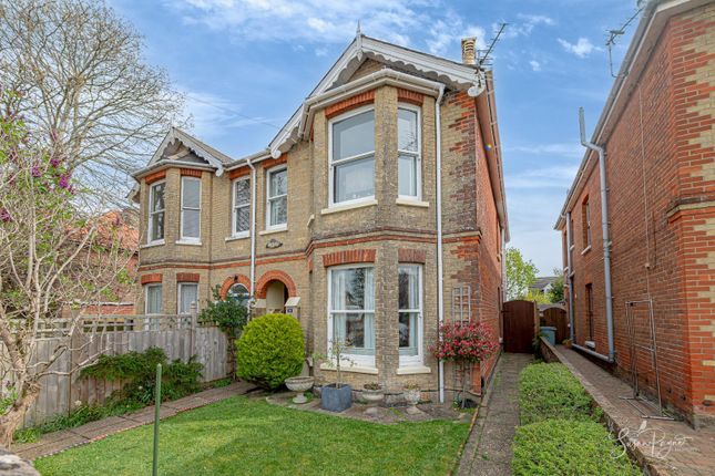 4 bed property, in High Park Road, £425,000