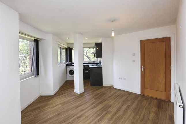 1 bed property, in Wickham Road, £140,000