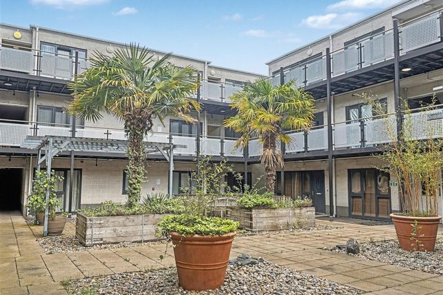 2 bed property, in Warstone Lane, £100,000