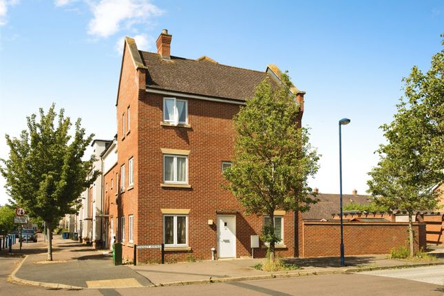 4 bed property, in Stanley Avenue, £475,000