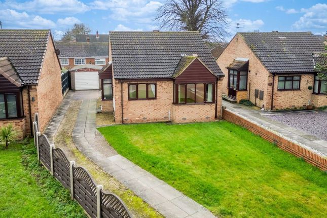 2 bed property, in Roland Simpson Close, £260,000