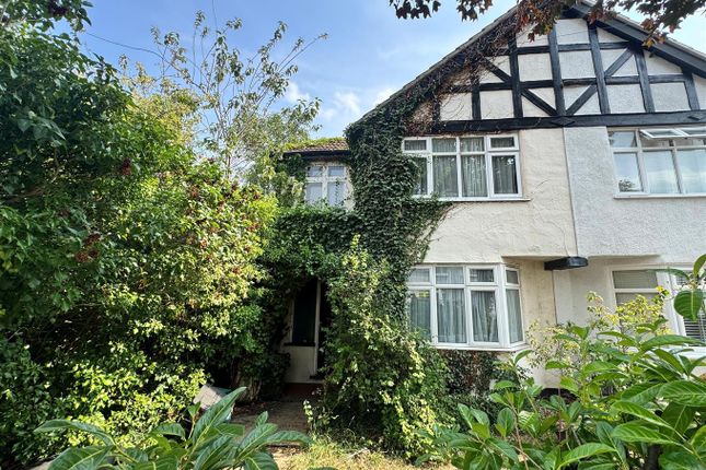 3 bed property, in Ruskin Walk, £495,000
