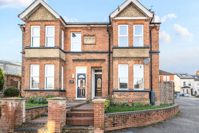 4 bed property, in Cargate Hill, £525,000