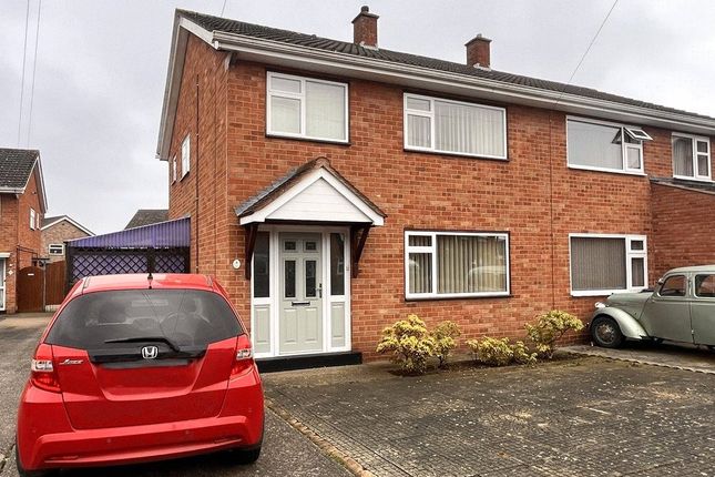 3 bed property, in Hordley Avenue, £190,000