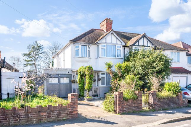 3 bed property, in The Drive, £550,000