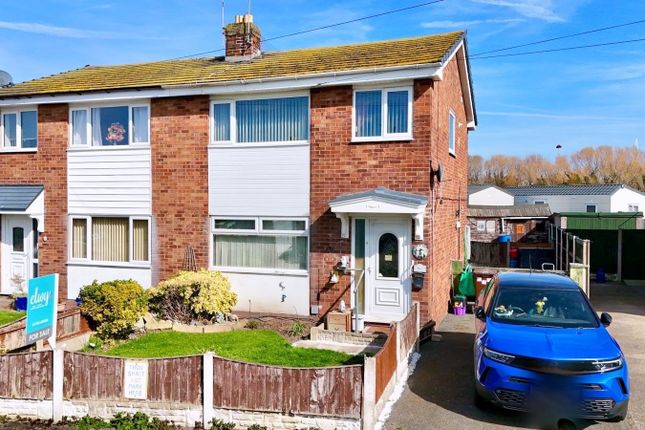 3 bed property, in Llys Madoc, £170,000