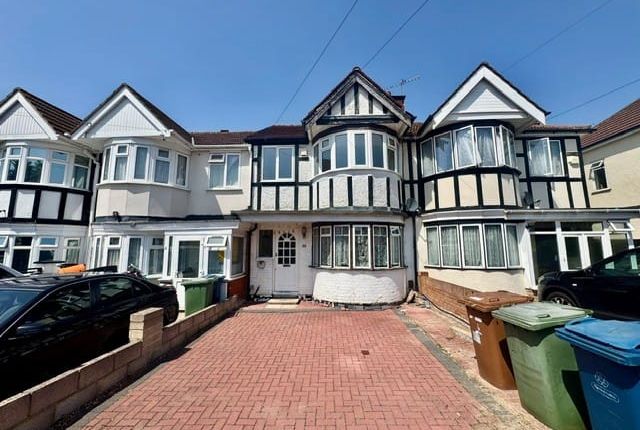 3 bed property, in Warden Avenue, £525,000