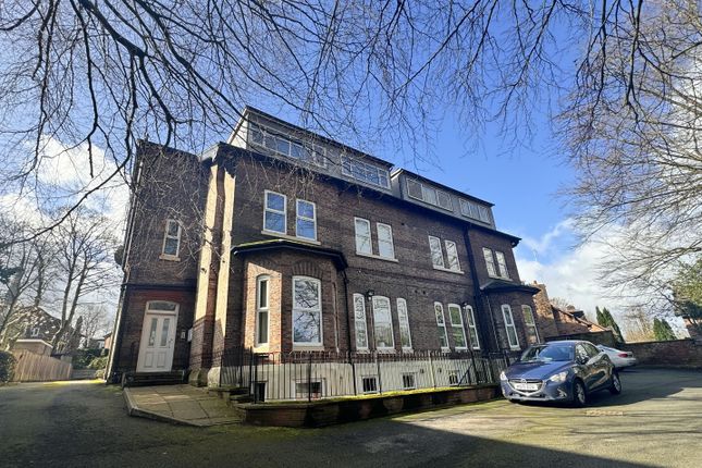 3 bed property, in Bury Old Road, £160,000