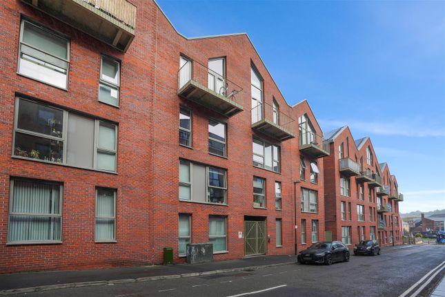 1 bed property, in Henry Street, £80,000