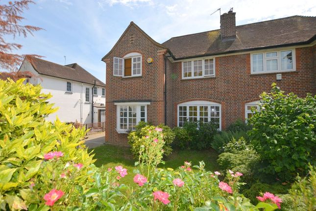 3 bed property, in Grimsdyke Road, £799,950