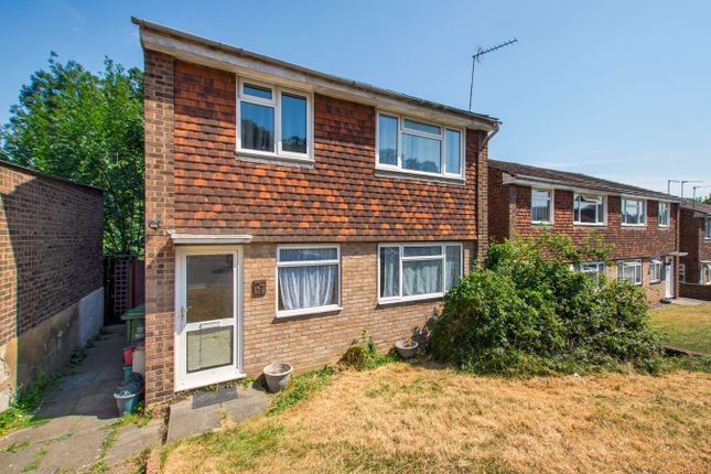2 bed property, in Lea Vale, £270,000