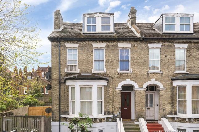 1 bed property, in Pendennis Road, £260,000