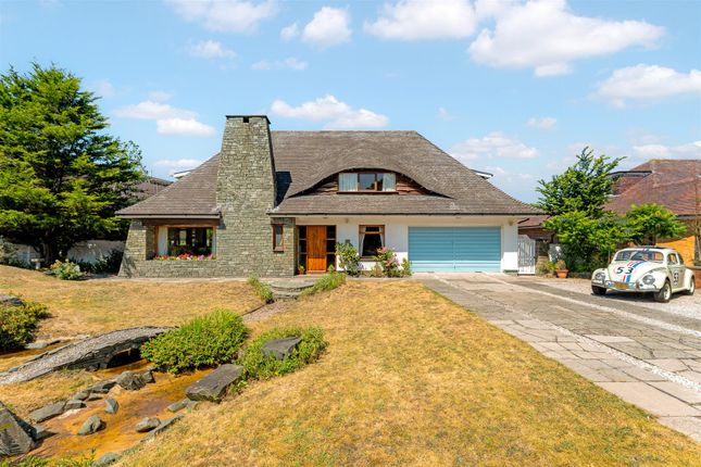 4 bed property, in Hall Road East, £800,000