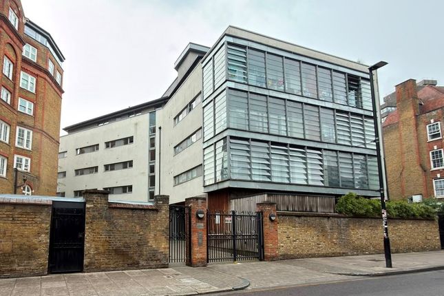 2 bed property, in Apartment 9 Block D, £240,000