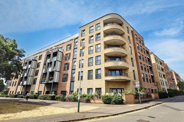 1 bed property, in Pulse Court, £220,000
