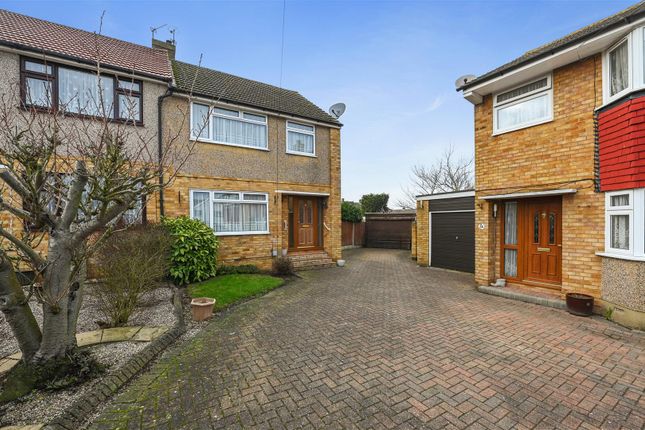 3 bed property, in Magnolia Close, £435,000