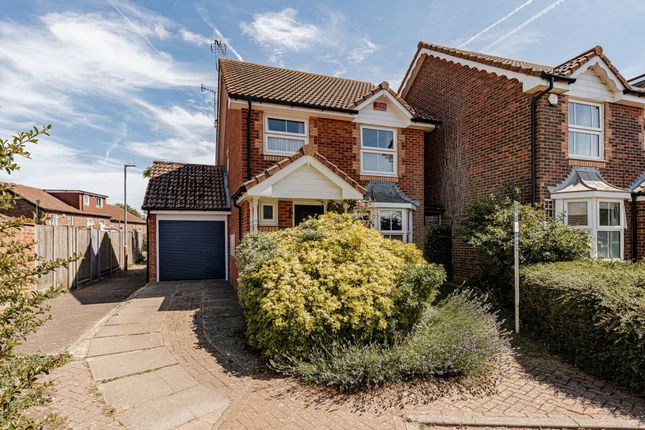 3 bed property, in Ivory Close, £360,000