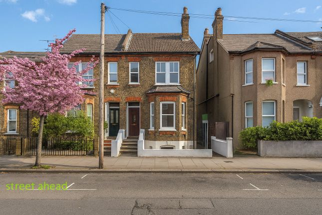 4 bed property, in Alexandra Road, £600,000