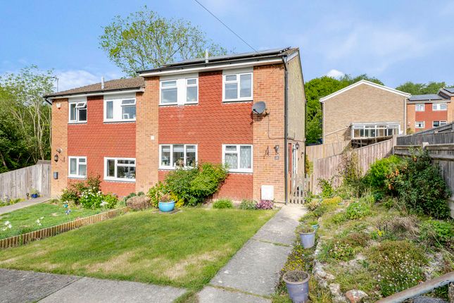 3 bed property, in Brook Close, £325,000