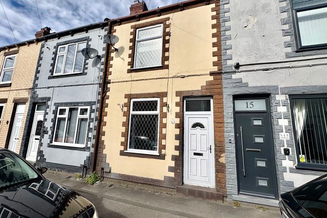 2 bed property, in Dickinson Terrace, £120,000