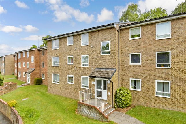 2 bed property, in Montana Close, £260,000