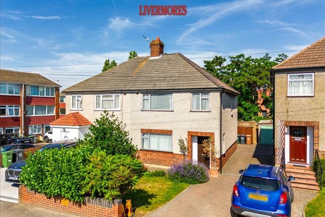 3 bed property, in Cadogan Avenue, £425,000