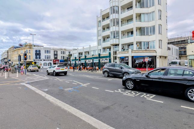 2 bed property, in Marine Parade, £300,000