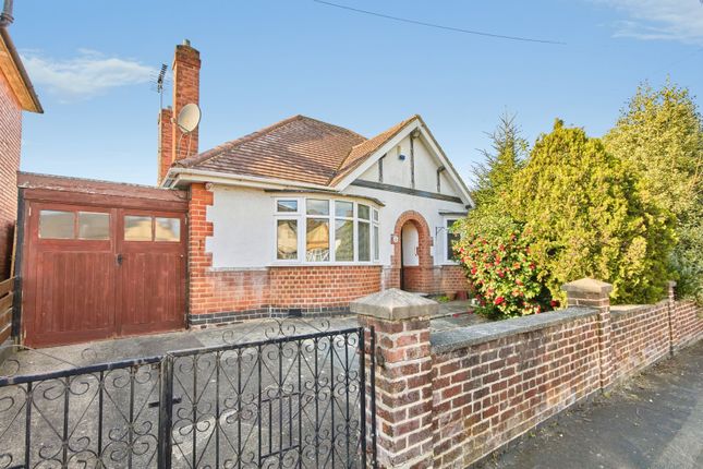 2 bed property, in Stiles Road, £220,000
