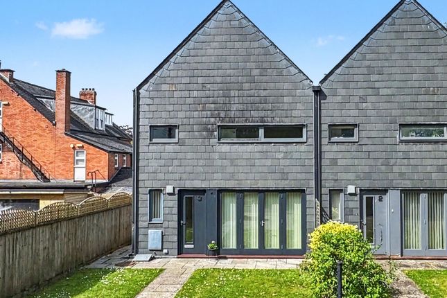 2 bed property, in Horsdon Road, £260,000
