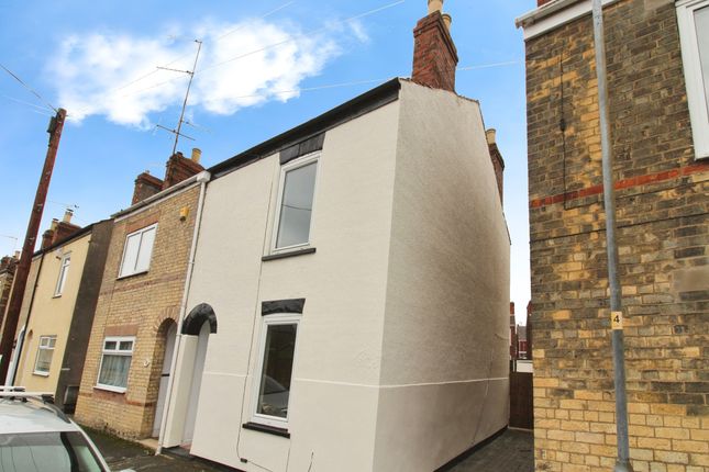 2 bed property, in Arkwright Street, £95,000