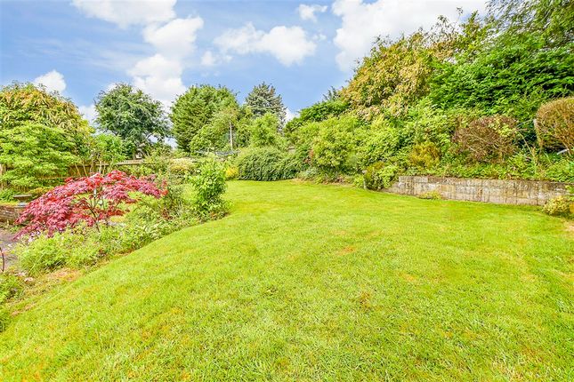 3 bed property, in Olives Meadow, £425,000