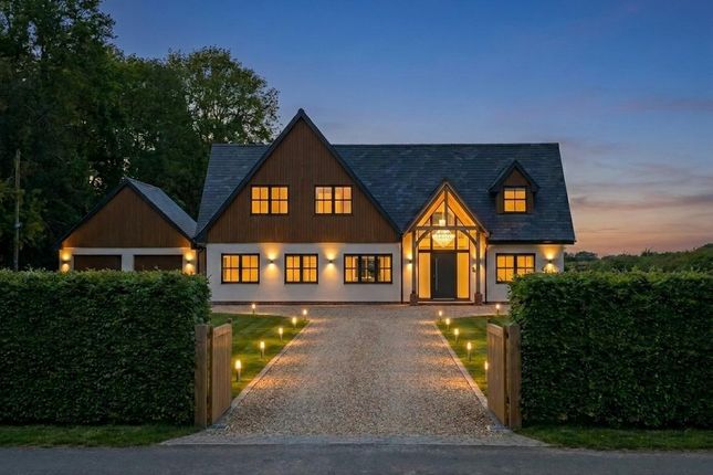 6 bed property, in Harts Lane, £875,000