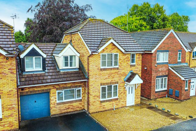 3 bed property, in Bishop Fox Drive, £400,000