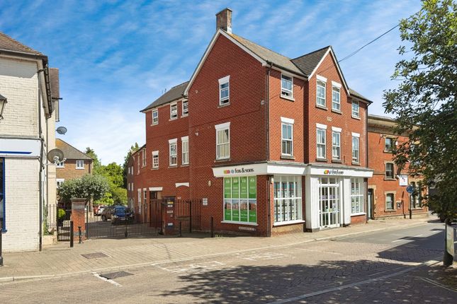 2 bed property, in Riverside Place, £160,000