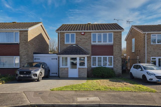 4 bed property, in Greenfield Road, £450,000