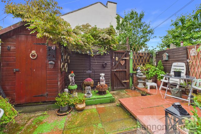 2 bed property, in Stopes Road, £140,000