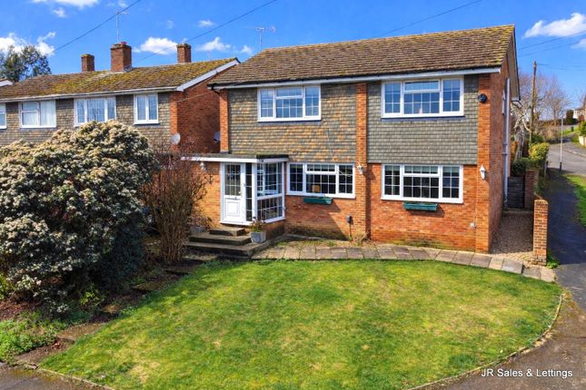 4 bed property, in Colesdale, £749,950
