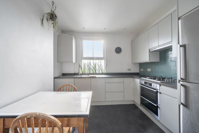 3 bed property, in Croydon Road, £425,000