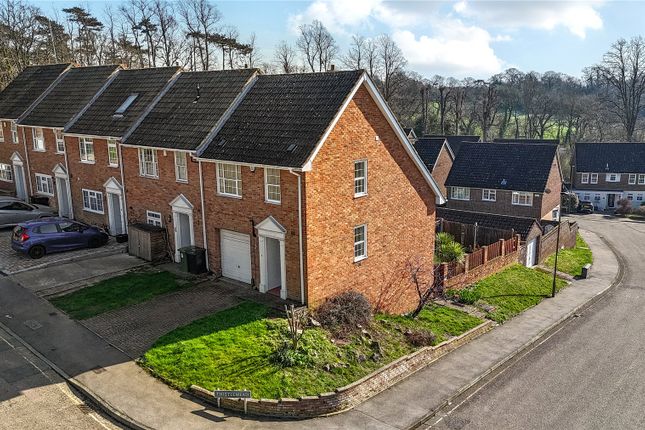 3 bed property, in Thistlemead, £640,000