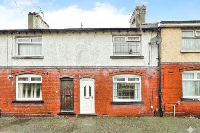2 bed property, in Castle Hill Road, £95,000