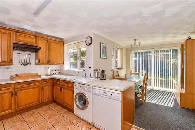 3 bed property, in Eastwell Close, £450,000