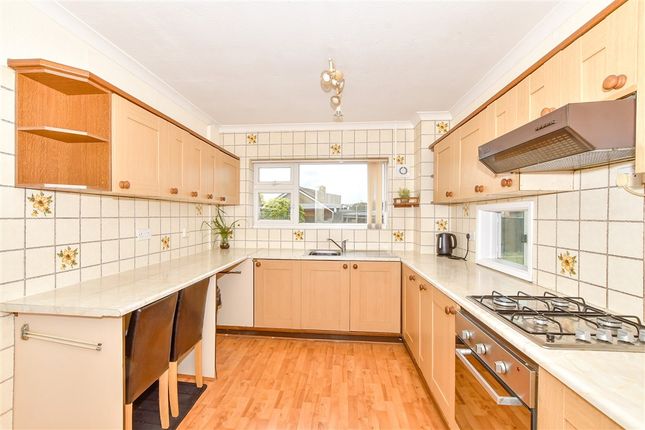 3 bed property, in Queens Fields West, £400,000