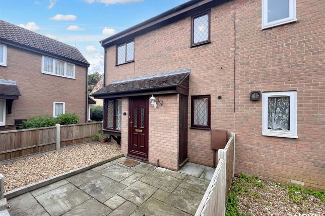 1 bed property, in Copperfields, £180,000
