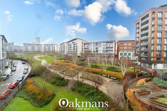 2 bed property, in Bell Barn Road, £220,000