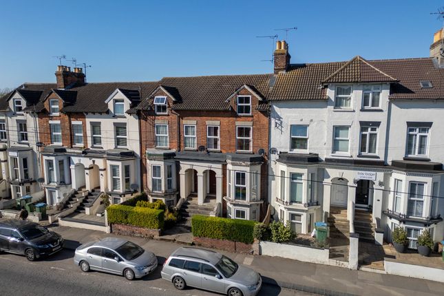 10 bed property, in Tring Road, £800,000