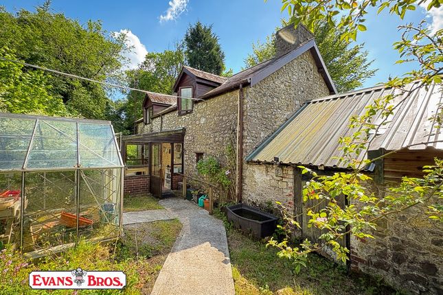 3 bed property, in Capel Isaac, £445,000