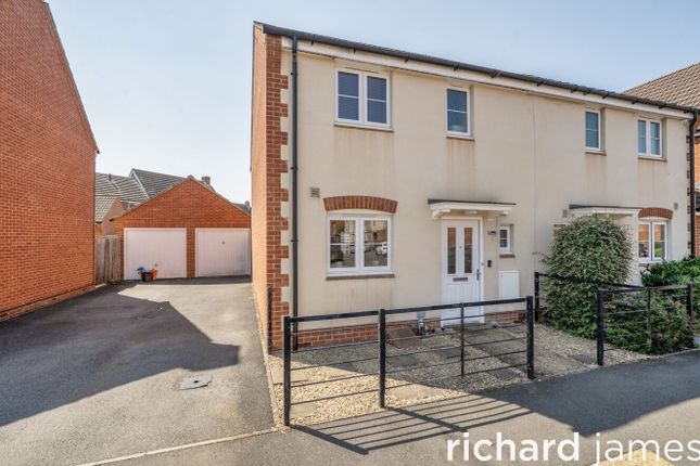 3 bed property, in Greenwood Grove, £290,000