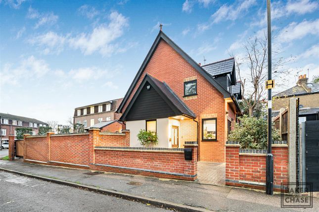 3 bed property, in Taunton Drive, £850,000