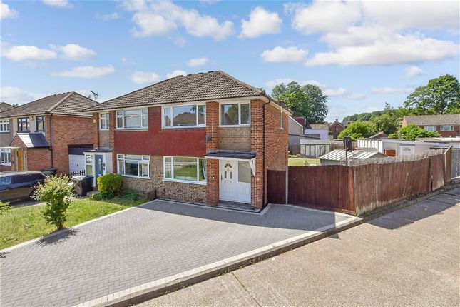 3 bed property, in Cobdown Close, £385,000